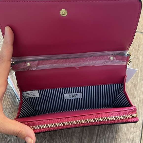 Crown & Ivy Cranberry Crossbody - Picture 3 of 9